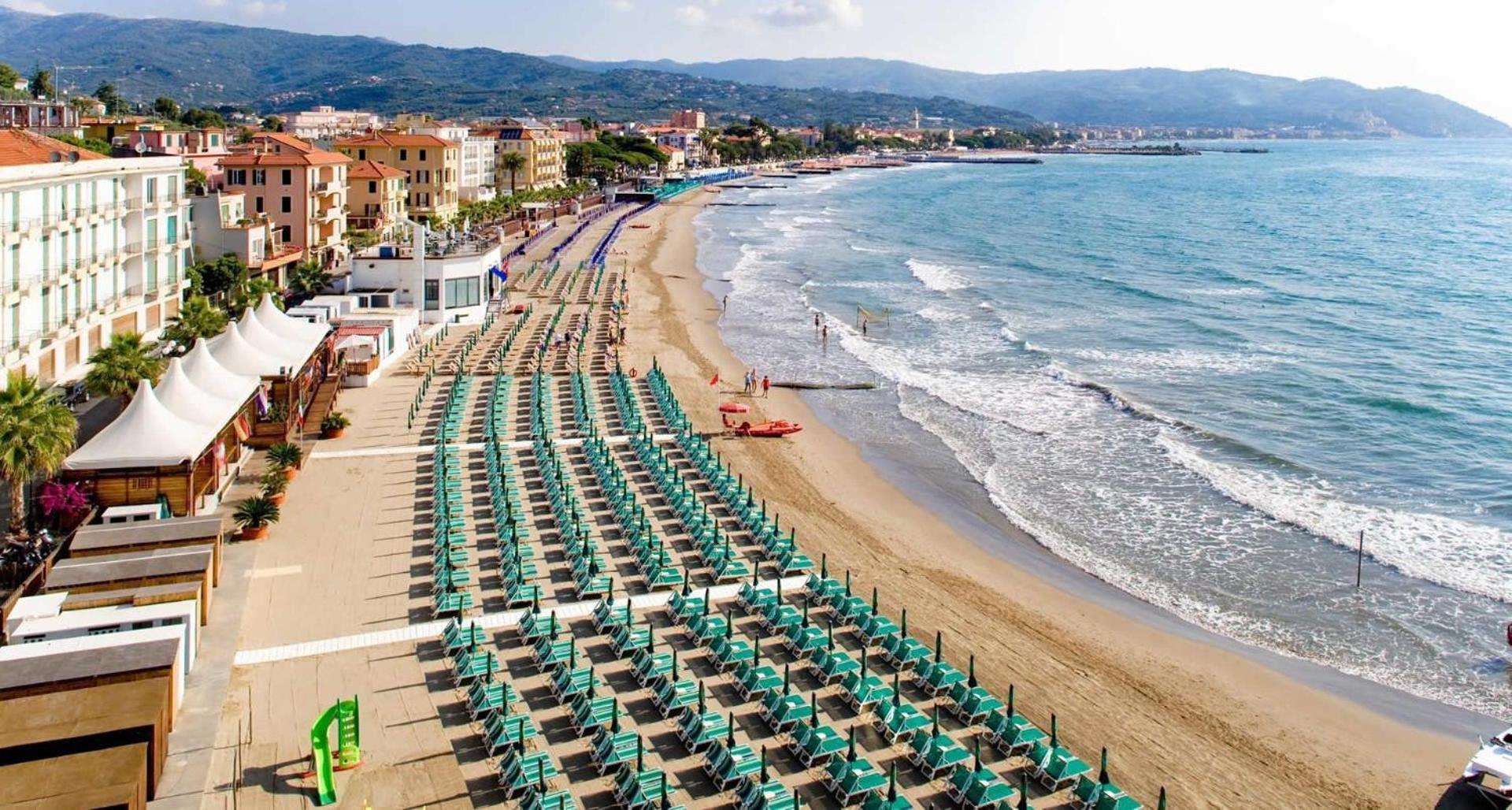 Casa Bisou Italia Wifi Et Parking Free Privato Villa Diano San Pietro Eksteriør billede