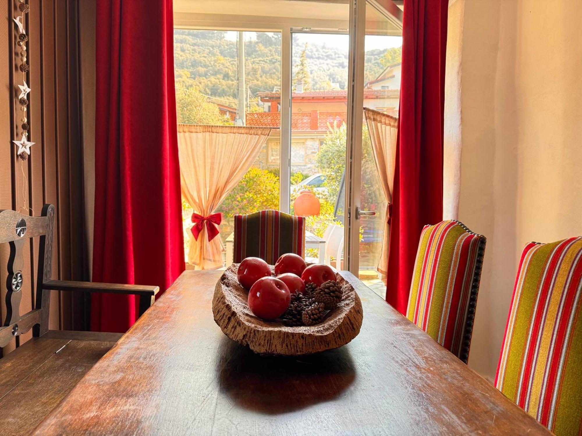 Casa Bisou Italia Wifi Et Parking Free Privato Villa Diano San Pietro Eksteriør billede