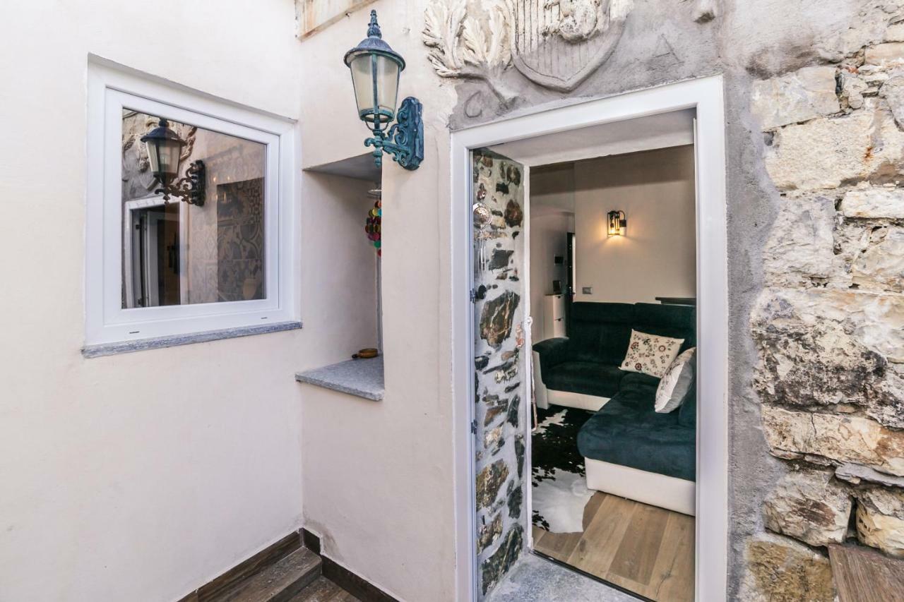 Casa Bisou Italia Wifi Et Parking Free Privato Villa Diano San Pietro Eksteriør billede